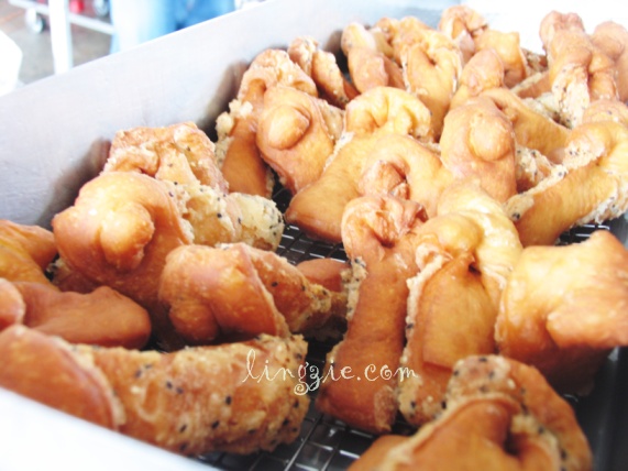 Te Chang Yew Tiao - Black & White Sesame Twins